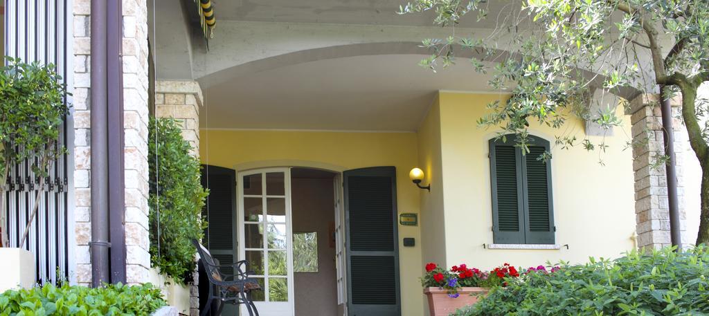 Albergo La Quiete Дезенцано-дель-Гарда Экстерьер фото